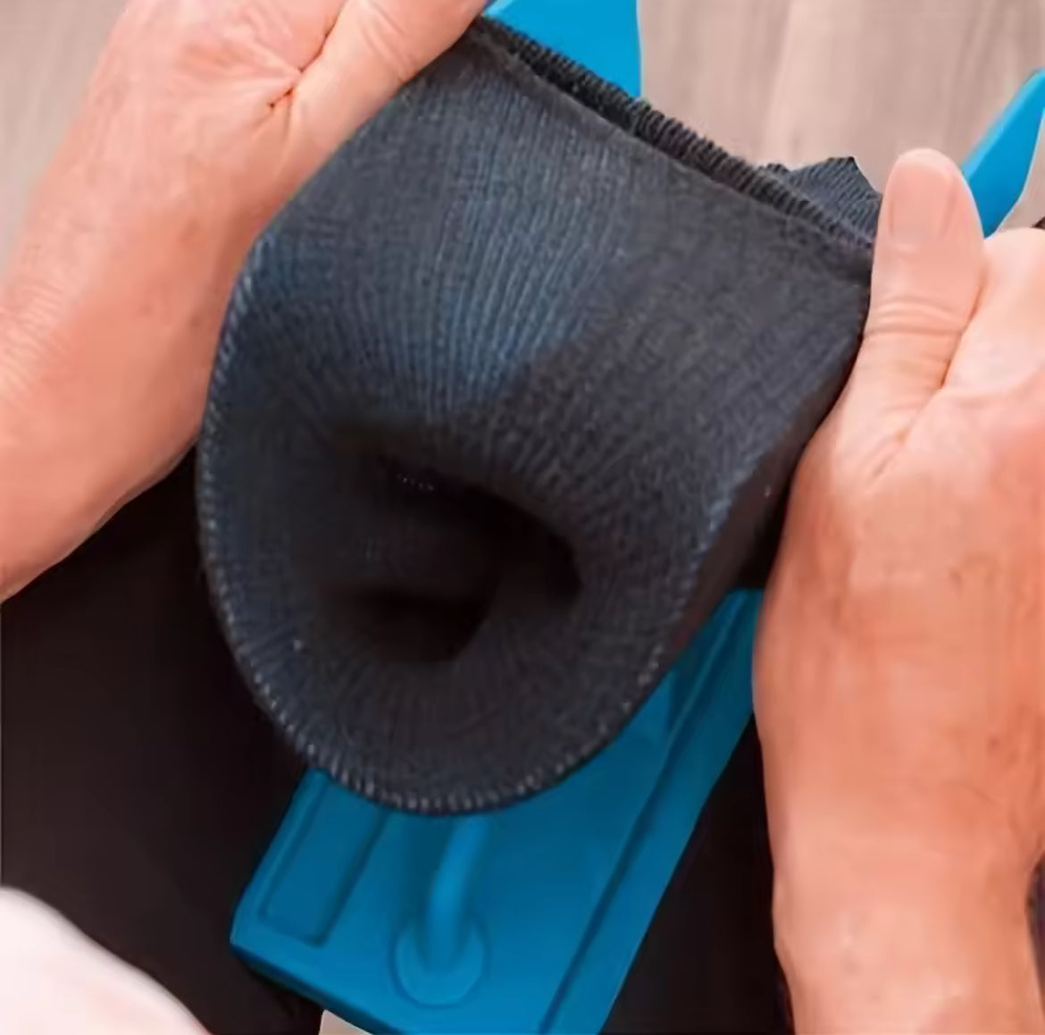 Infila calze per persone anziane o con difficoltá fisiche